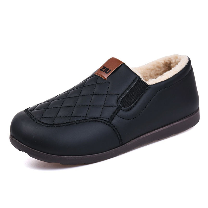 👢👢 New women's slip-on winter shoes—fleece-lined and thickened for warmth; ideal for moms.