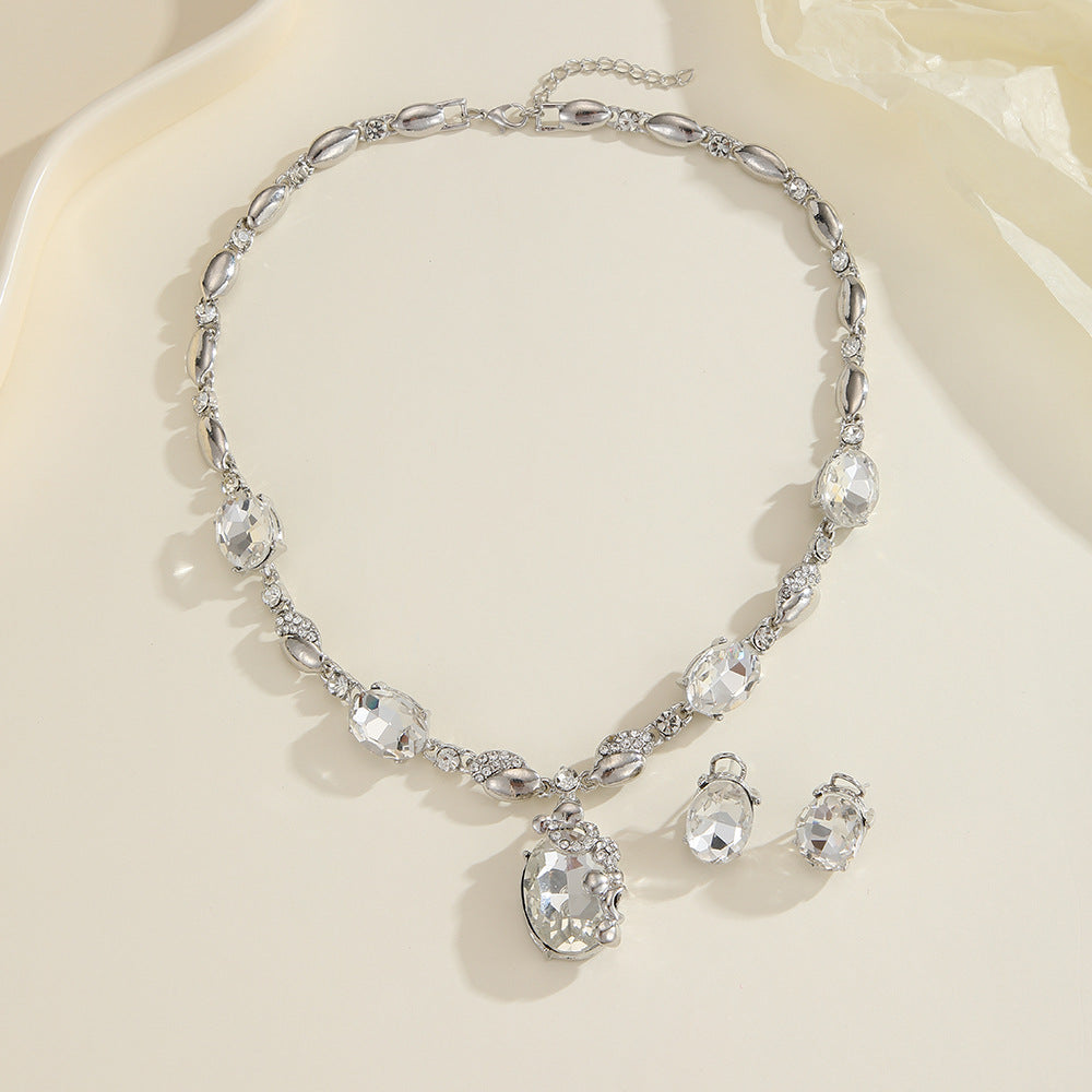Stylish Oval Rhinestone Necklace and Earring Jewelry Set