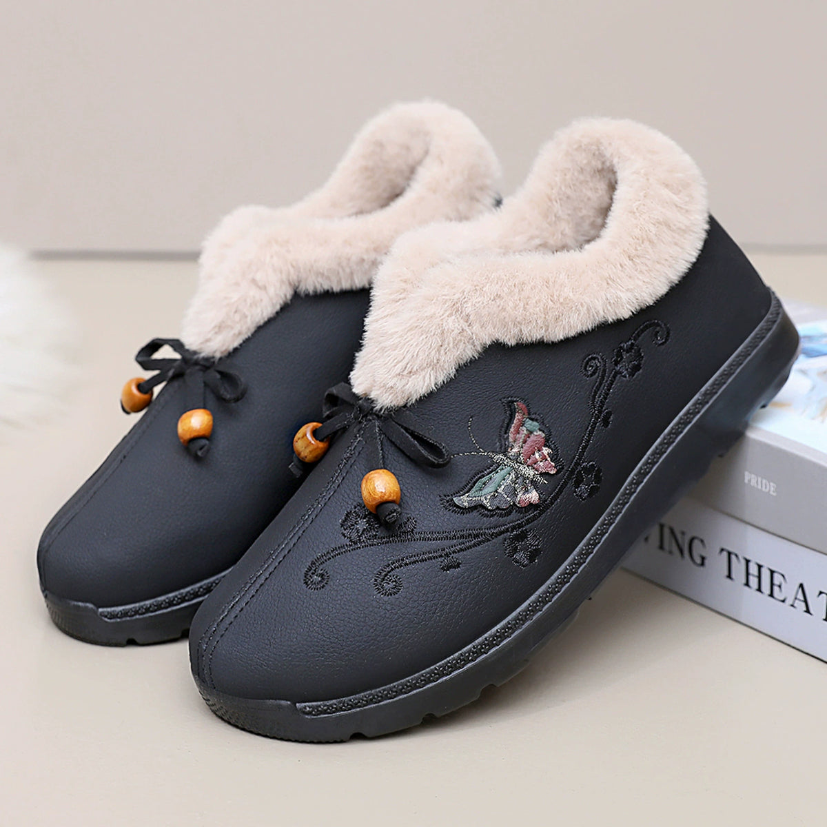 New Fall/Winter 2026 Slip-On Non-Slip Casual Shoes for Middle-Aged and Elderly Women