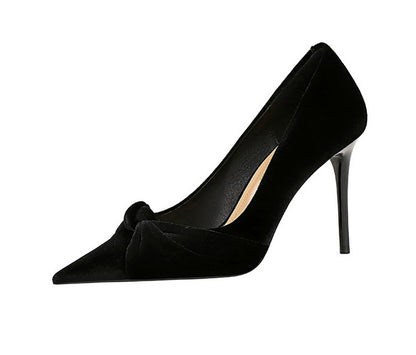 Stiletto Heels With Pointed Toes And Suede Bow